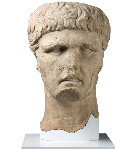 Ein Foto eines steinernen Porträtkopfes des Kaisers Domitian