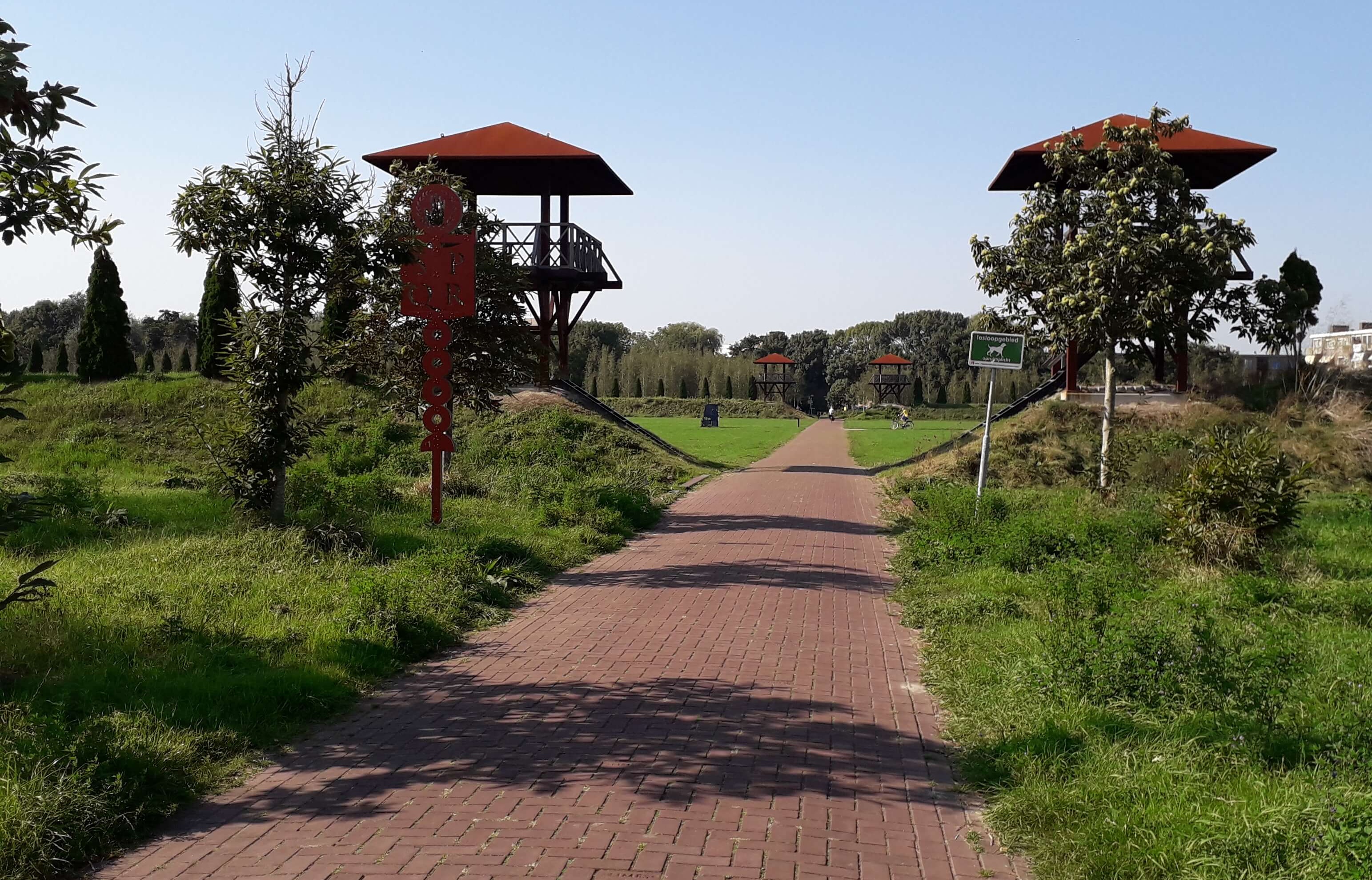 Een foto van het Nederlandse "Park Matilo" in Leiden/Roomburg, de moderne reconstructie van het Romeinse fort aldaar.