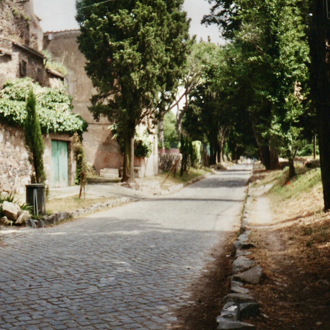Die Via Appia nahe Rom ist eine der berühmtesten römischen Fernstraßen.