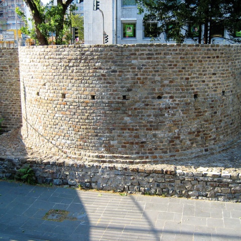 Turm und Teilstück Stadtmauer Turm und Teilstück Stadtmauer